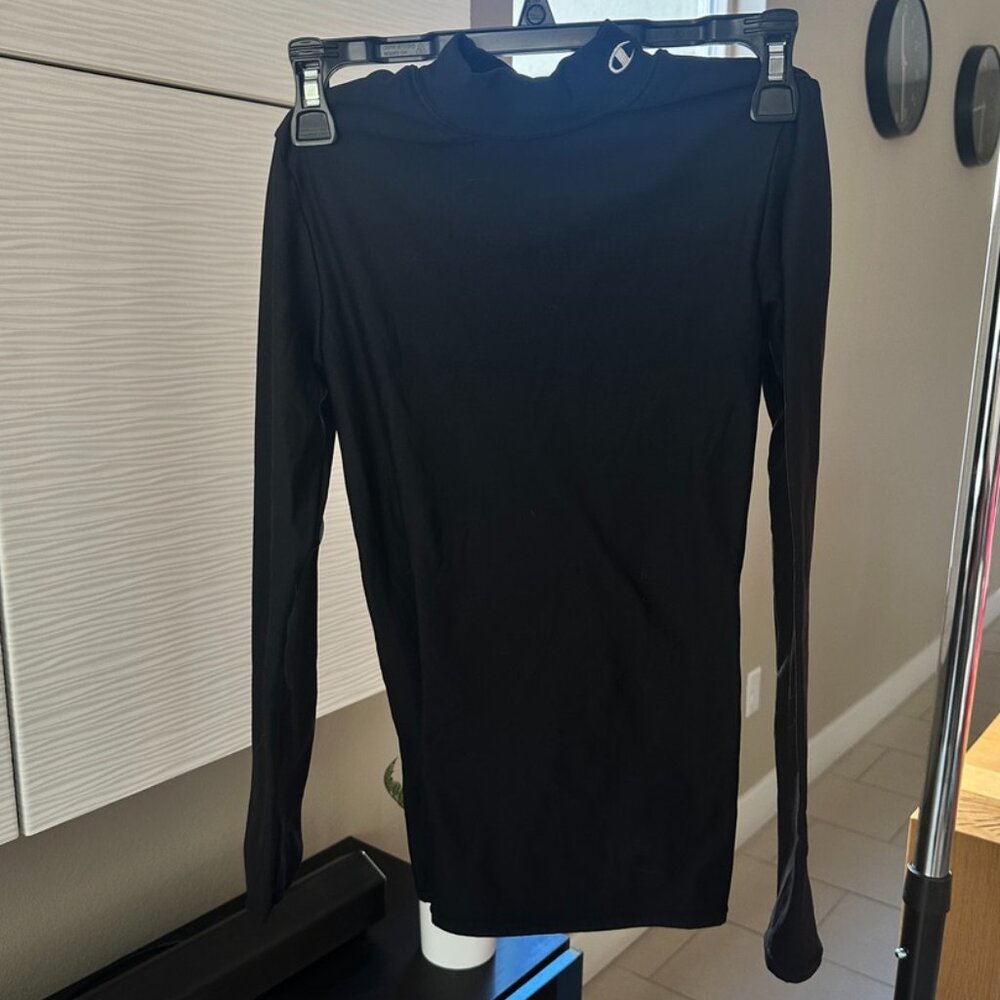 Champion - activewear, black turtleneck.